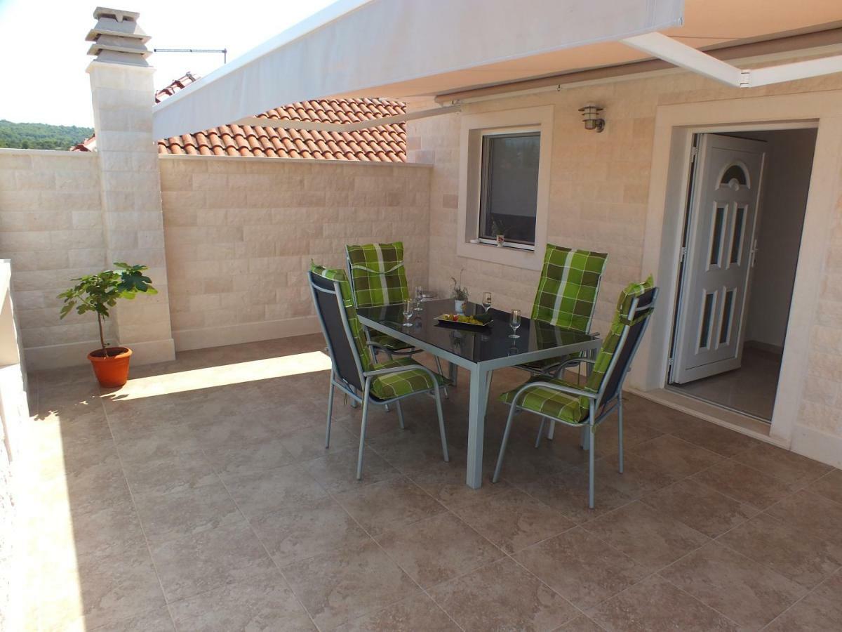 Apartments Marko Sutivan Insel Brac Exterior foto