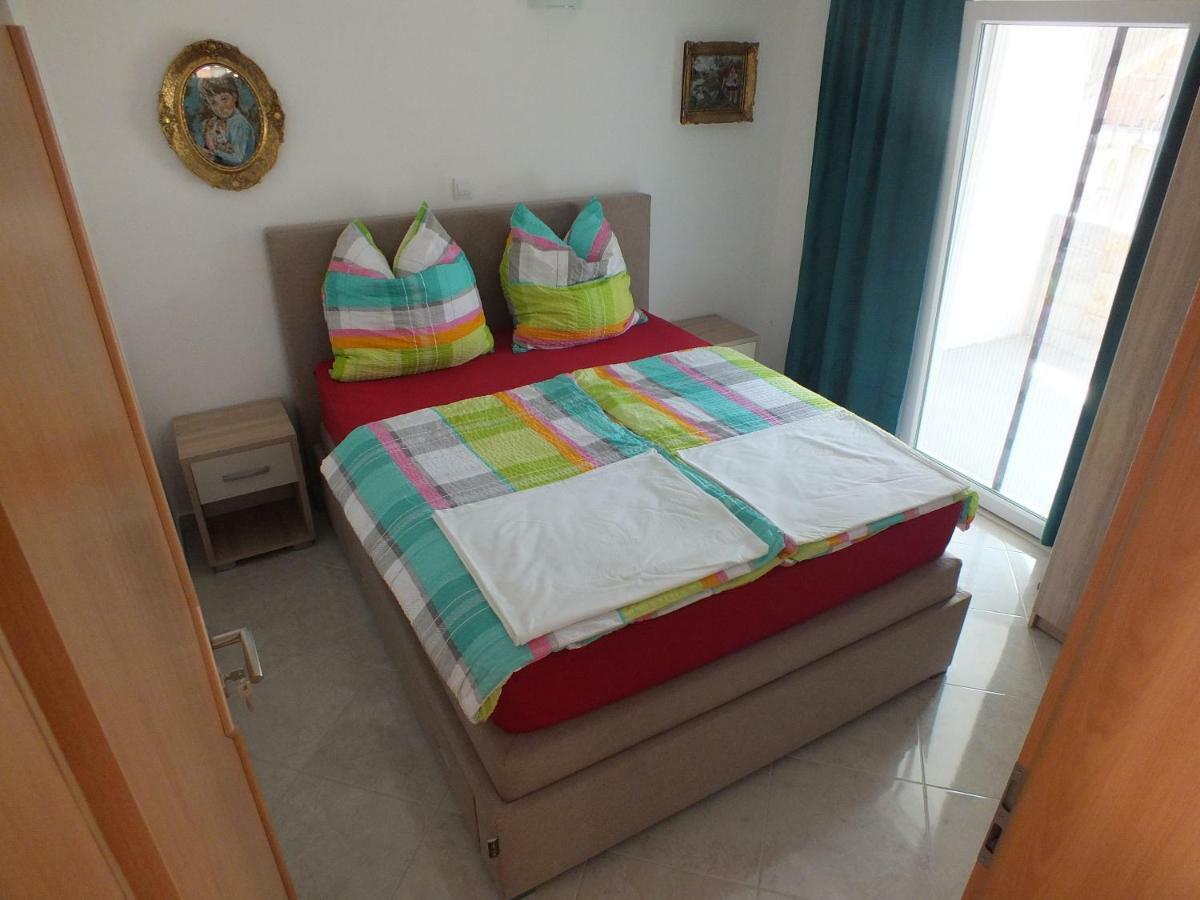Apartments Marko Sutivan Insel Brac Exterior foto