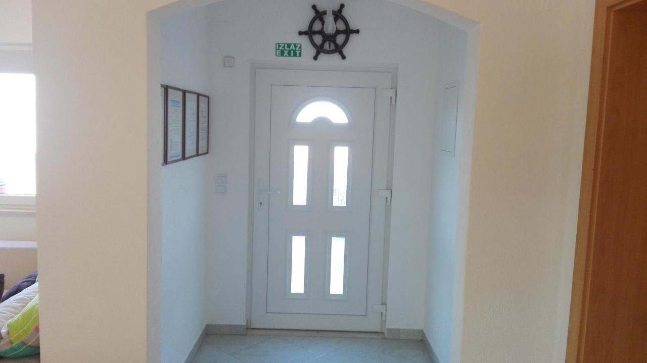 Apartments Marko Sutivan Insel Brac Exterior foto